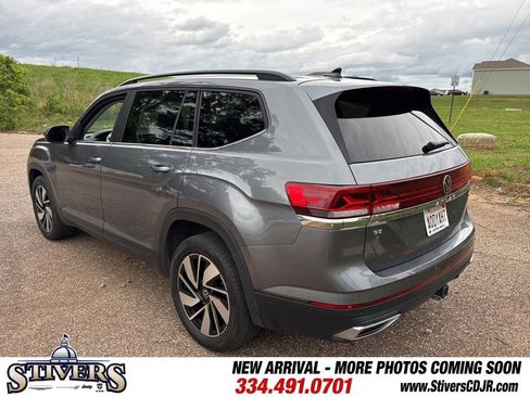 Used 2024 Volkswagen Atlas SE AWD/4WD image 4