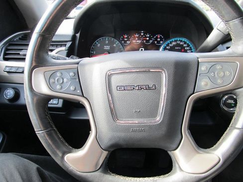 Used 2017 GMC Yukon Denali image 49