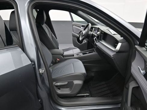 New 2026 Volkswagen Tiguan SE R-Line FWD image 14