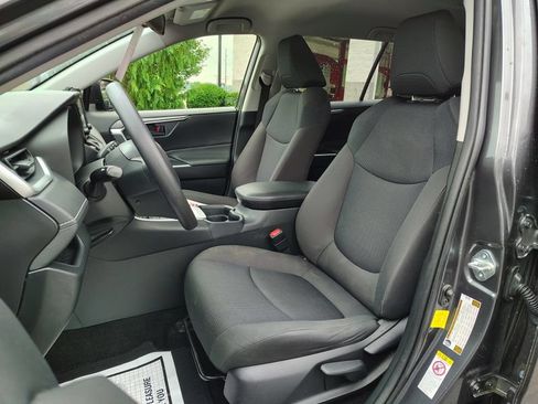 Used 2019 Toyota RAV4 LE w/ Carpet Mat Package FWD image 12