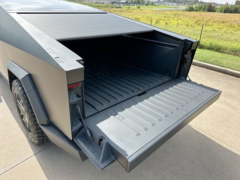 Used 2024 Tesla Cybertruck AWD Crew Cab image 24