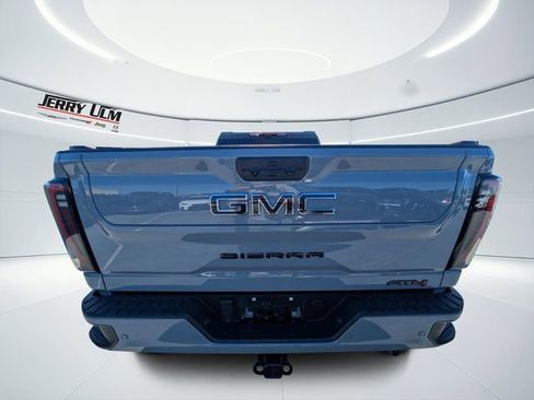 Used 2024 GMC Sierra 2500 AT4 w/ AT4 Premium Plus Package image 4