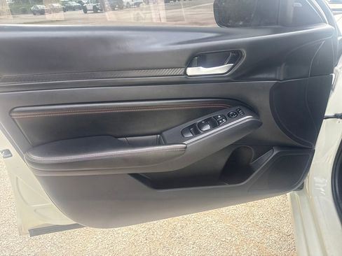 Used 2022 Nissan Altima 2.5 SR FWD image 11