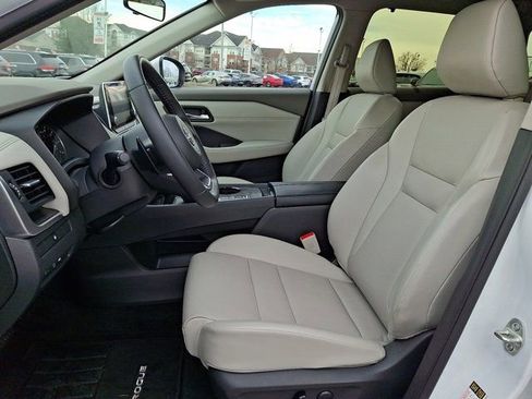 Used 2024 Nissan Rogue SV w/ SV Premium Package image 17