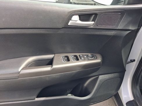 Used 2020 Kia Sportage LX image 21