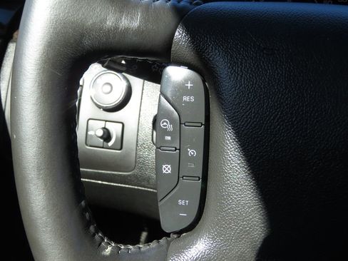 Used 2010 Cadillac DTS Luxury FWD image 21