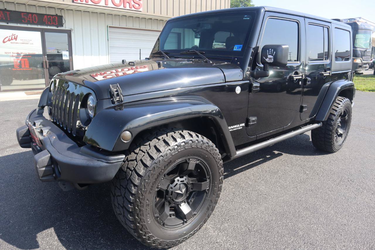 Used 2015 Jeep Wrangler Unlimited Sahara w/ Connectivity Group AWD/4WD image 21