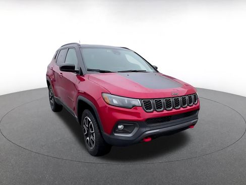Used 2025 Jeep Compass Trailhawk image 3