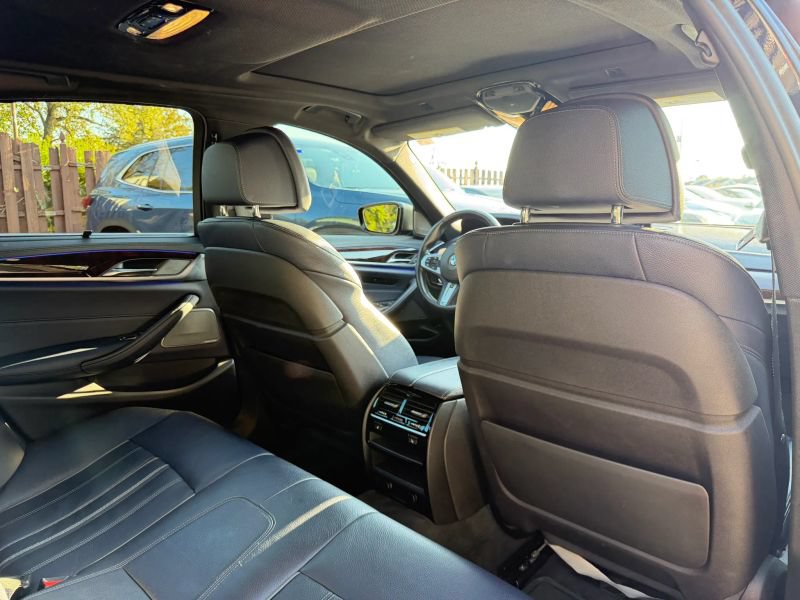 Used 2018 BMW M550i xDrive AWD/4WD image 28