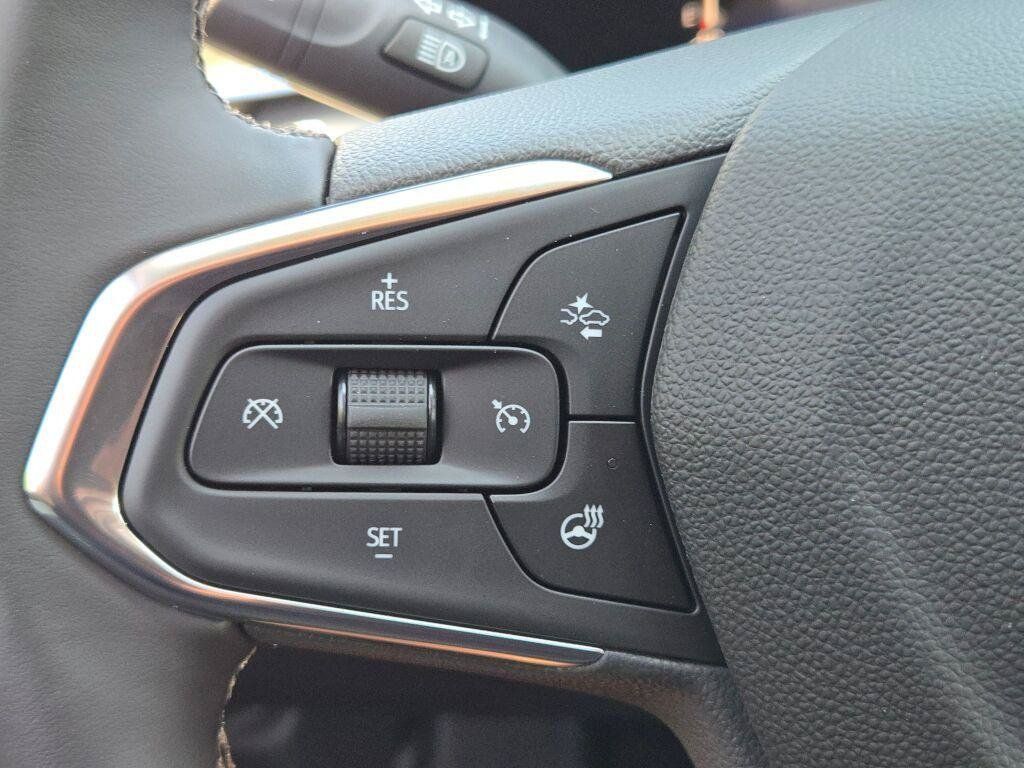 Used 2026 Chevrolet Trax LT w/ LT Convenience Package FWD image 31