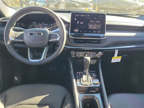 New 2026 Jeep Compass Latitude image 8