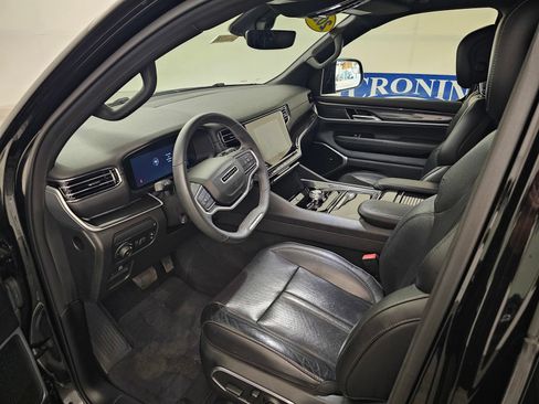 Used 2023 Jeep Wagoneer L 4WD image 3