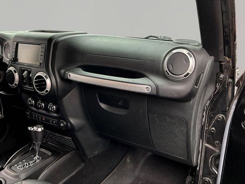 Used 2015 Jeep Wrangler Unlimited Rubicon AWD/4WD image 26