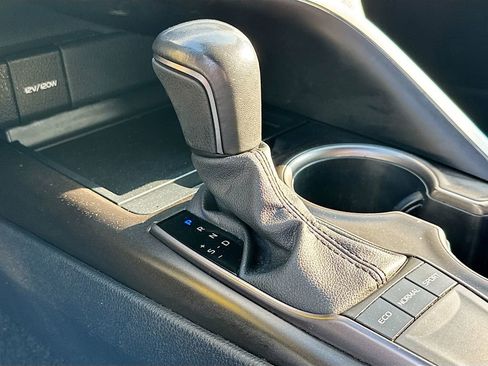 Used 2023 Toyota Camry SE image 13