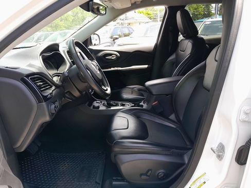 Used 2019 Jeep Cherokee Latitude Plus AWD/4WD image 14