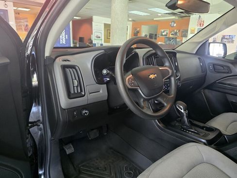 Used 2022 Chevrolet Colorado W/T w/ WT Convenience Package RWD image 8