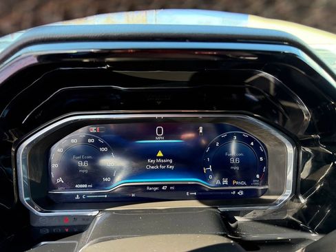 Used 2025 Chevrolet Silverado 1500 LT image 17