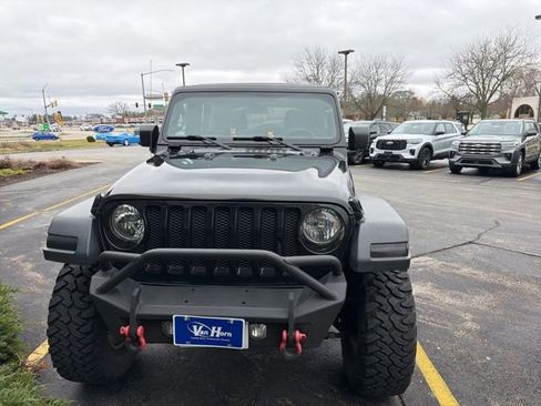 Used 2018 Jeep Wrangler Unlimited Sport image 2