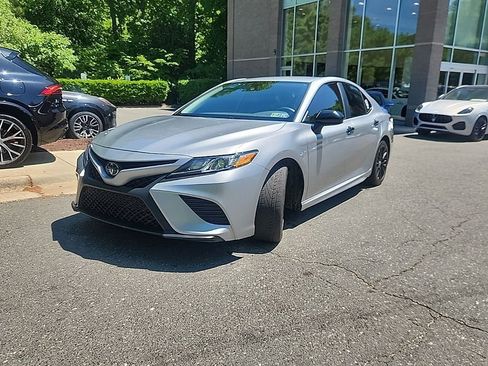 Used 2020 Toyota Camry SE FWD image 4