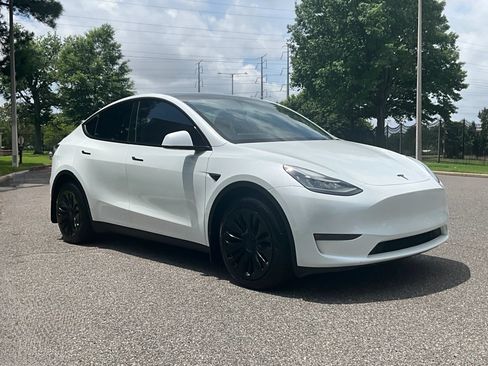 Used 2023 Tesla Model Y Long Range AWD/4WD image 4