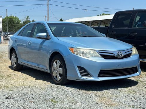 Used 2012 Toyota Camry LE FWD image 3