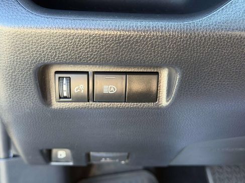 Used 2021 Toyota RAV4 LE AWD/4WD image 22