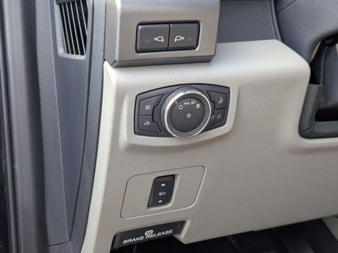 Certified 2022 Ford F250 XLT w/ XLT Premium Package image 14