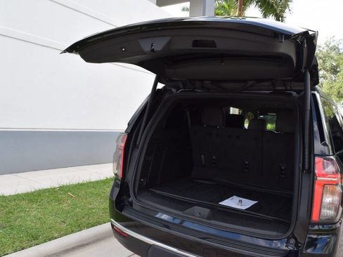 Used 2022 Chevrolet Suburban LT RWD image 77