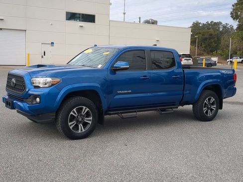 Used 2018 Toyota Tacoma TRD Sport w/ Technology Package image 10