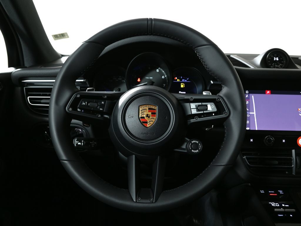 Used 2026 Porsche Macan AWD/4WD image 17