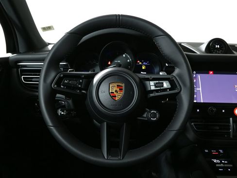 Used 2026 Porsche Macan AWD/4WD image 17