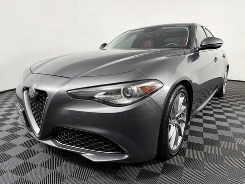 Used 2017 Alfa Romeo Giulia RWD image 3