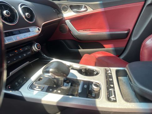 Used 2018 Kia Stinger GT2 AWD/4WD image 17