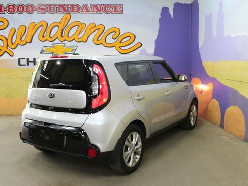 Used 2016 Kia Soul + w/ Audio Package FWD image 8