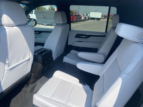 New 2025 Chevrolet Suburban Premier image 11