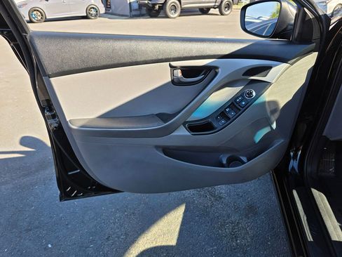 Used 2016 Hyundai Elantra SE image 20