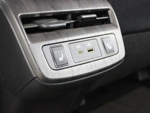 Used 2024 Nissan Ariya FWD image 25