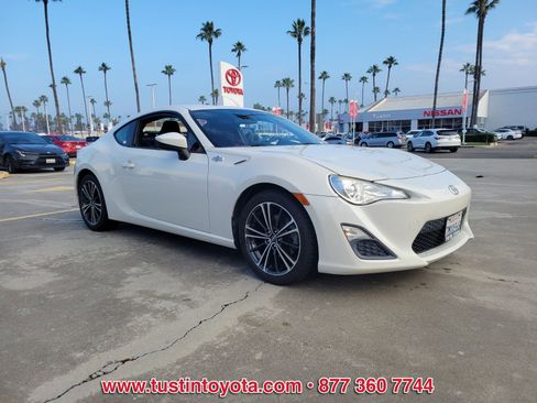Used 2016 Scion FR-S image 2