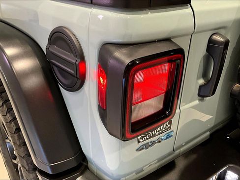 Used 2024 Jeep Wrangler Willys image 23