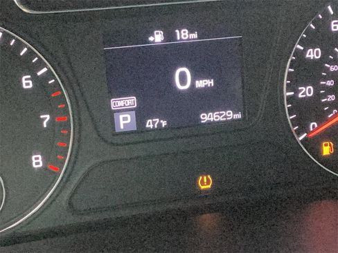 Used 2020 Kia Sorento LX image 28