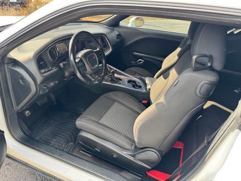 Used 2018 Dodge Challenger SXT image 9
