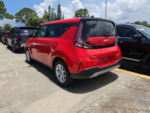 Certified 2025 Kia Soul LX w/ LX Technology Package FWD image 13