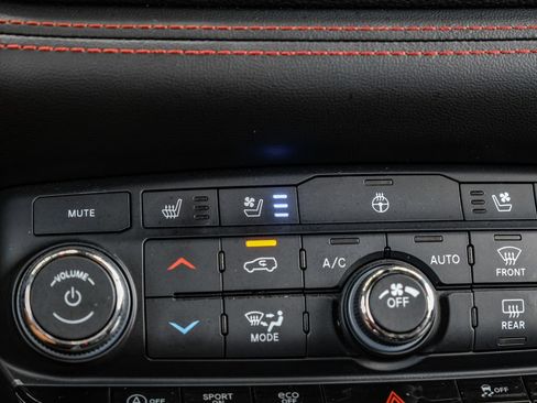 Used 2023 Dodge Durango GT AWD/4WD image 35