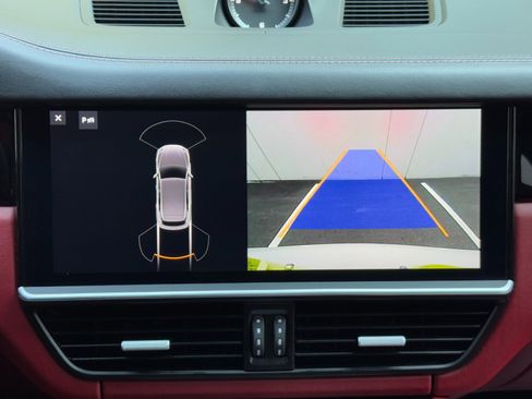 Used 2020 Porsche Cayenne Turbo image 31