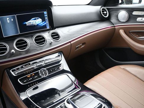 Used 2017 Mercedes-Benz E 300 4MATIC image 4