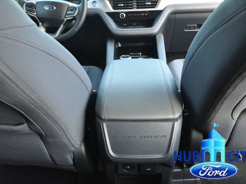 Used 2025 Ford Explorer Active RWD image 21