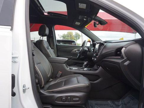 Used 2023 Chevrolet Traverse Premier image 20