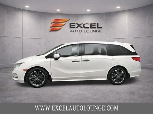 Used 2023 Honda Odyssey Elite image 3