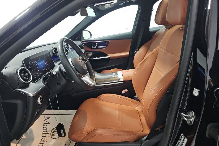 Used 2024 Mercedes-Benz C 300 4MATIC Sedan w/ Exclusive Trim Package image 3