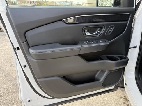 Used 2023 Honda Pilot Elite image 11